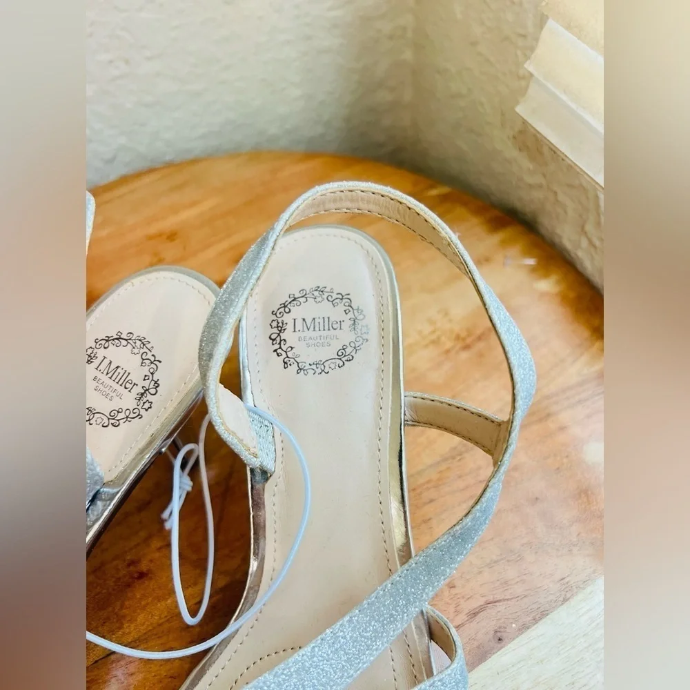 I.MILLER women’s shoes silver size 6 NEW